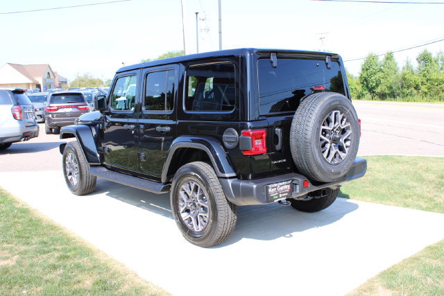 New 2026 Jeep Wrangler Unlimited Sahara AWD/4WD image 32
