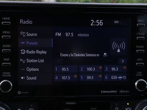 Used 2021 Toyota Highlander XLE image 32