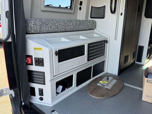 Used 2023 Mercedes-Benz Sprinter 2500 image 38