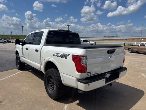 Used 2019 Nissan Titan PRO-4X w/ Pro-4x Convenience Package AWD/4WD image 5