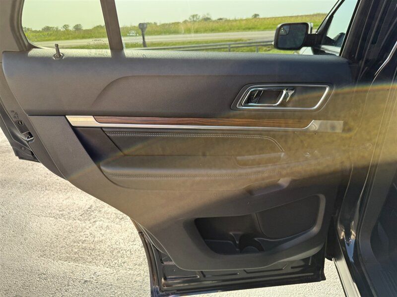 Used 2016 Ford Explorer Limited AWD/4WD image 30