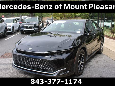 Used 2023 Toyota Crown Limited image 13