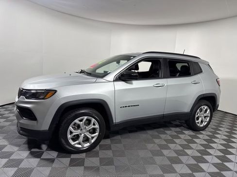 Used 2024 Jeep Compass Latitude image 12