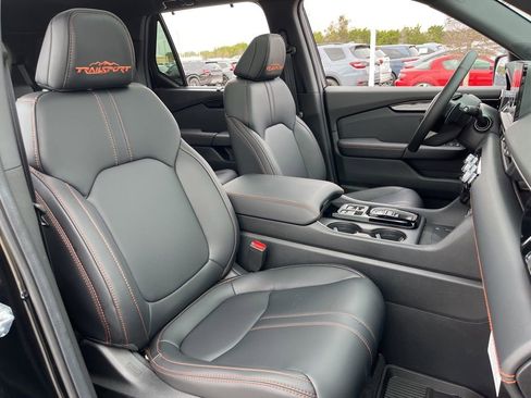 Certified 2025 Honda Pilot TrailSport image 32