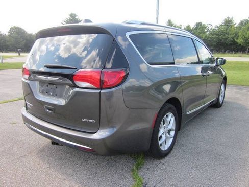 Used 2020 Chrysler Pacifica Limited FWD image 5