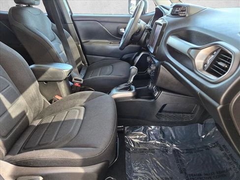 Used 2022 Jeep Renegade Latitude AWD/4WD image 19