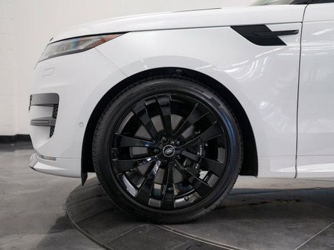 Used 2025 Land Rover Range Rover Sport Dynamic SE image 18