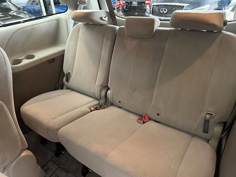 Used 2011 Toyota Sienna LE image 21