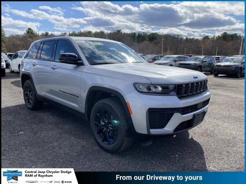 New 2026 Jeep Grand Cherokee Altitude image 1