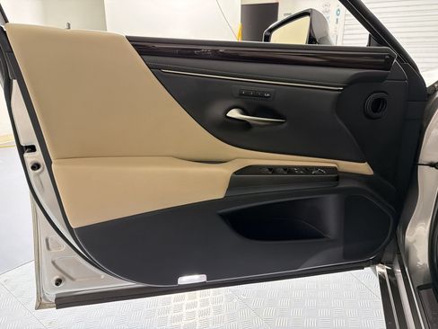 Used 2021 Lexus ES 350 w/ Premium Package FWD image 10