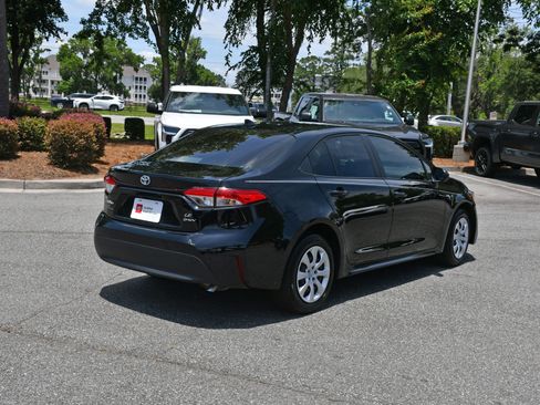 Used 2025 Toyota Corolla LE FWD image 4