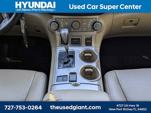 Used 2011 Toyota Highlander SE w/ Tow Pkg FWD image 24