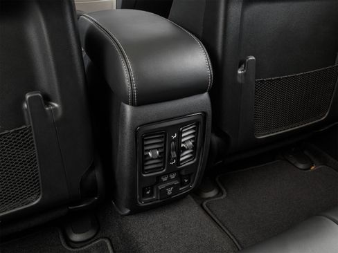 Used 2015 Jeep Grand Cherokee Overland w/ Advanced Technology Group RWD image 26