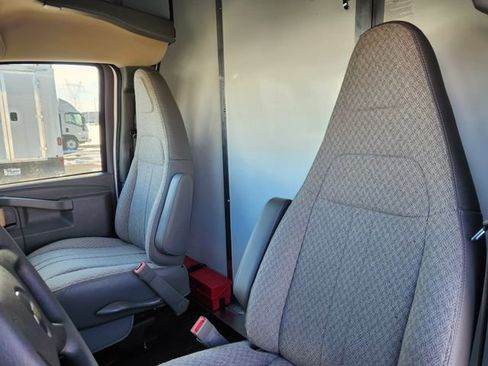 New 2025 Chevrolet Express 4500 w/ Power Convenience Package RWD image 12