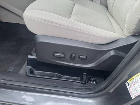 Used 2018 Ford Escape SE AWD/4WD image 3