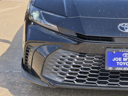 Used 2025 Toyota Camry SE FWD image 5