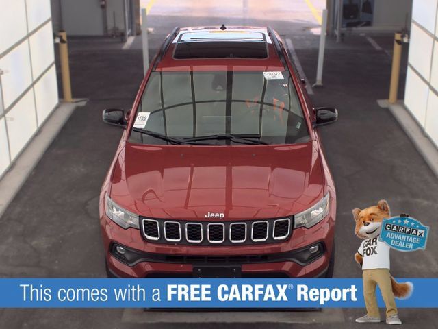 Used 2025 Jeep Compass Latitude w/ Sun & Sound Group AWD/4WD image 2