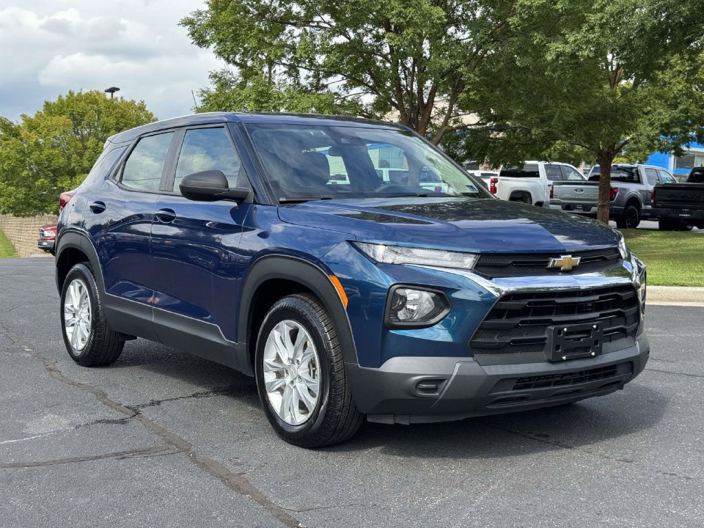 Used 2021 Chevrolet TrailBlazer LS FWD image 2