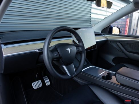Used 2023 Tesla Model Y Performance image 18