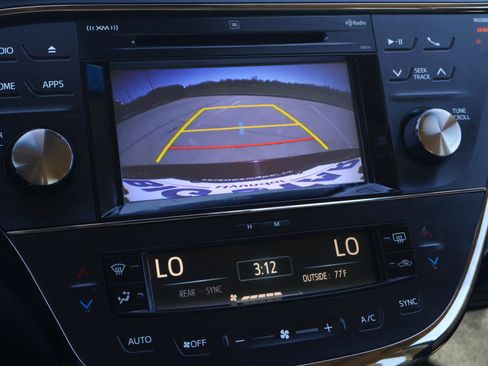 Used 2016 Toyota Avalon Limited w/ Toyota Safety Sense Package image 29