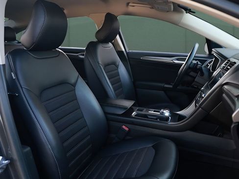 Used 2017 Ford Fusion SE w/ Equipment Group 201A image 20