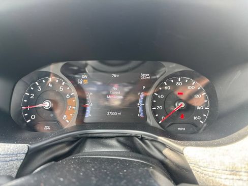 Used 2025 Jeep Compass Latitude w/ Sun & Sound Group AWD/4WD image 13