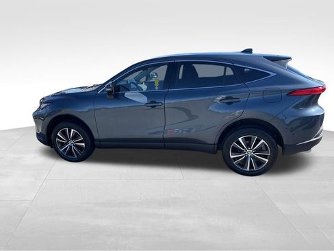 Used 2023 Toyota Venza LE image 2