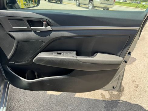 Used 2017 Hyundai Elantra Limited w/ Limited Tech Package 04 FWD image 22