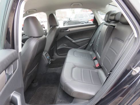 Used 2020 Volkswagen Passat 2.0T SE image 19