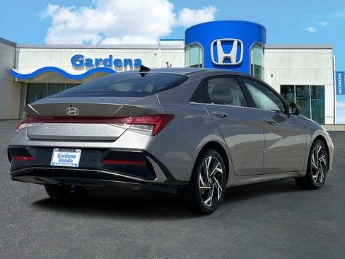 Used 2024 Hyundai Elantra Limited FWD image 6