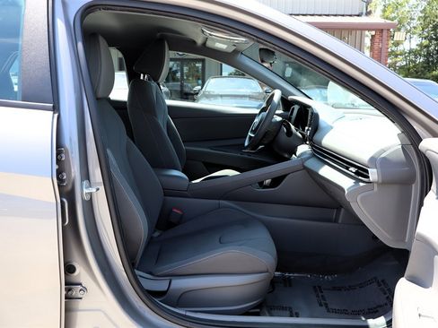 Used 2023 Hyundai Elantra SEL FWD image 20