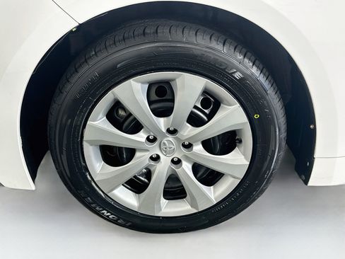 Used 2023 Toyota Corolla LE FWD image 11