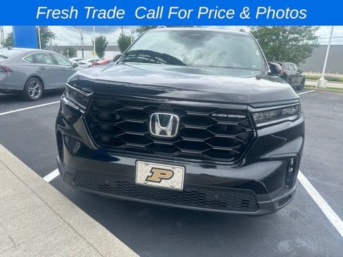 Used 2025 Honda Pilot Black Edition image 3