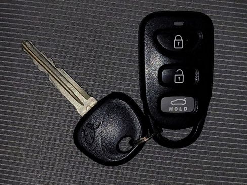 Used 2018 Hyundai Elantra SEL w/ Cargo Package image 32