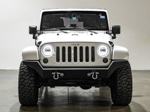 Used 2014 Jeep Wrangler Unlimited Sahara w/ Connectivity Group AWD/4WD image 6
