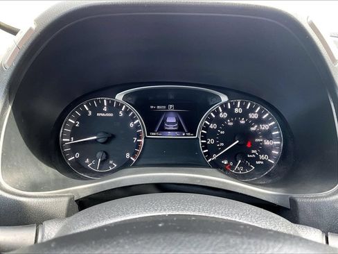 Used 2019 Nissan Pathfinder SV AWD/4WD image 17