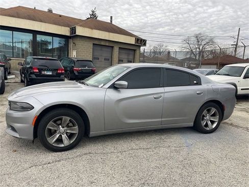 Used 2015 Dodge Charger SXT image 2