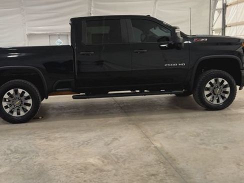 Used 2024 Chevrolet Silverado 2500 Custom w/ Custom Value Package AWD/4WD image 5