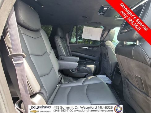 Used 2016 Cadillac Escalade Platinum AWD/4WD image 29