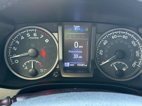 Used 2021 Toyota Tacoma TRD Off-Road w/ Technology Package AWD/4WD image 32