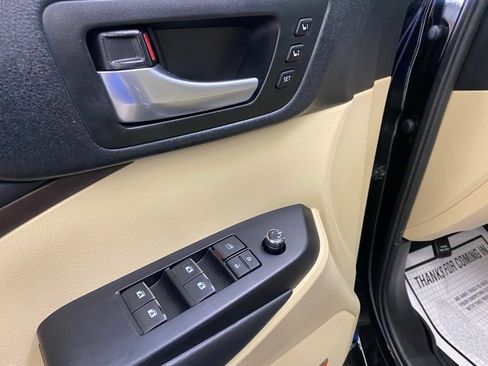 Used 2019 Toyota Highlander Limited Platinum AWD/4WD image 22