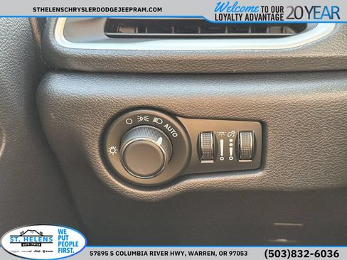 New 2027 Chrysler Pacifica Select w/ Family Tech Group AWD/4WD image 18