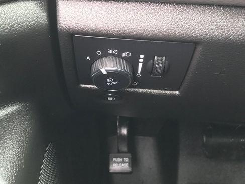 Used 2018 Jeep Grand Cherokee Altitude image 22