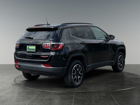 Used 2024 Jeep Compass Trailhawk AWD/4WD image 9