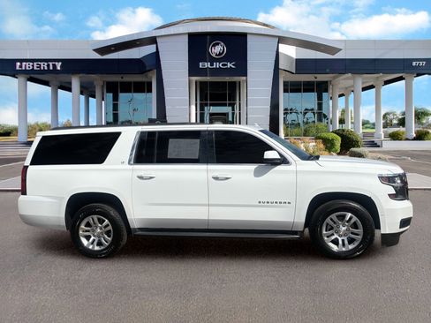 Used 2017 Chevrolet Suburban LT w/ Luxury Package RWD image 3