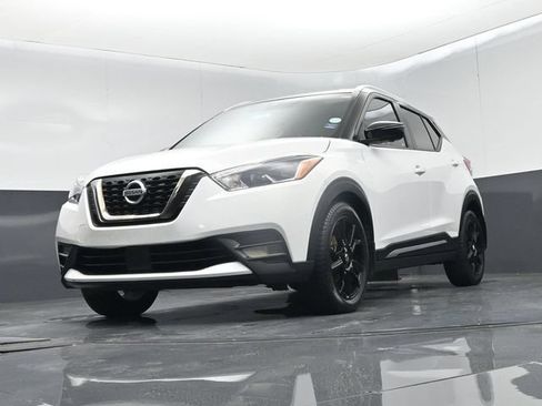 Used 2020 Nissan Kicks SR w/ SR Premium Package FWD image 45