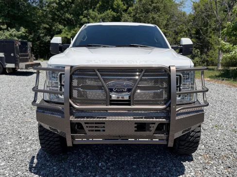 Used 2019 Ford F250 Lariat w/ Lariat Value Package AWD/4WD image 2