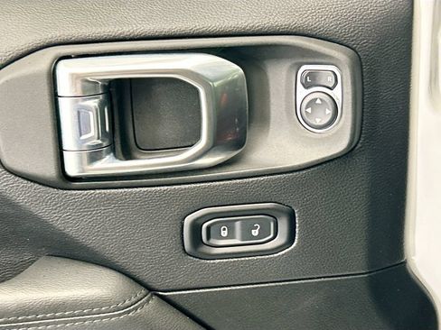 Used 2021 Jeep Wrangler Unlimited Sahara AWD/4WD image 22