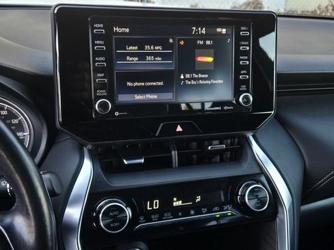 Used 2021 Toyota Venza XLE w/ Carpet Mat Package (TMS) AWD/4WD image 11