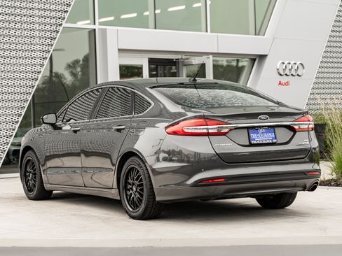 Used 2017 Ford Fusion SE w/ Equipment Group 602A FWD image 5